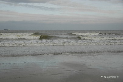 _DSC1751 De golven waren lekker ruw.