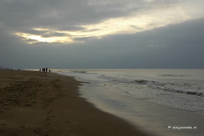 _DSC2122 De zonsondergang....wolken !!
