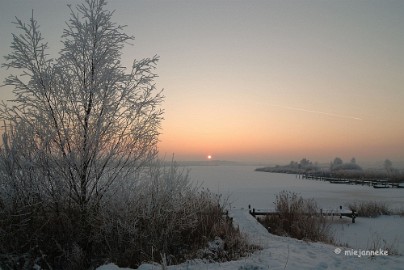 DSC_8978a 9 Januari, de zon gaat onder rond 17.00 uur.