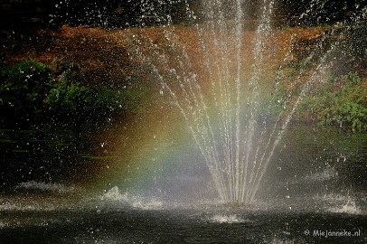 DSC_4997a De regenboog in de fontein