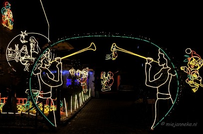 _DSC6183 Kerstversiering Vogelsplein gemaakt door de bewoners zelf.